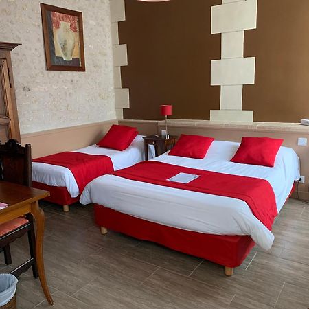 Logis Hotels Restaurant Le Relais 쉬농스 외부 사진