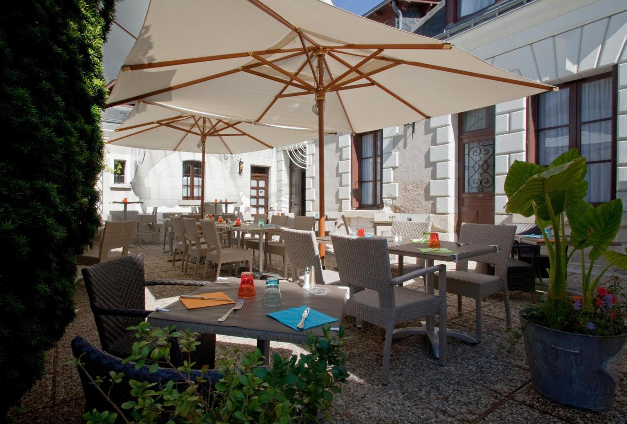 Logis Hotels Restaurant Le Relais 쉬농스 외부 사진