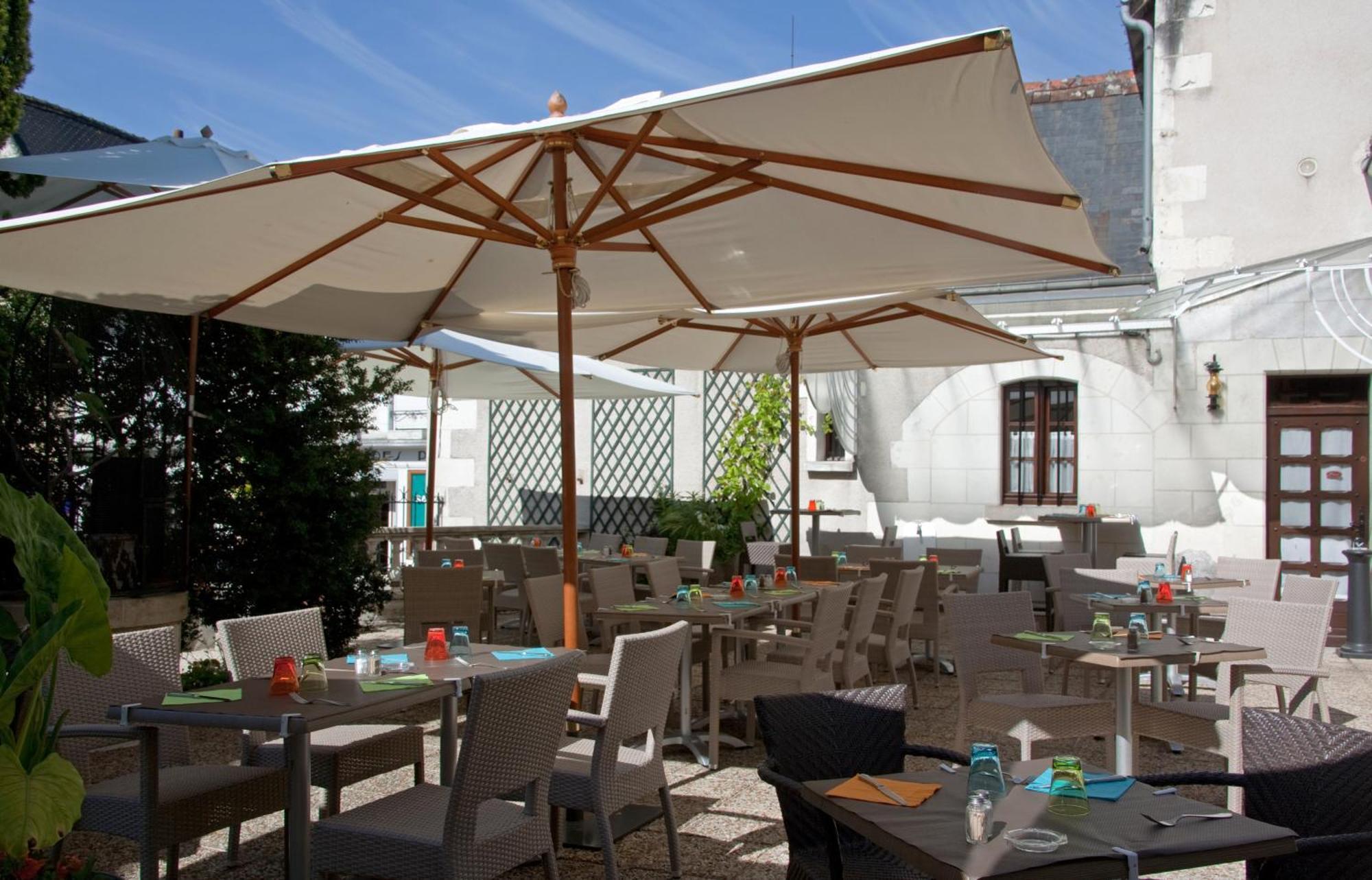 Logis Hotels Restaurant Le Relais 쉬농스 외부 사진