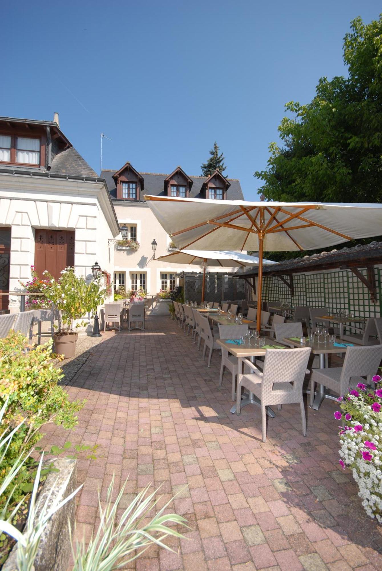 Logis Hotels Restaurant Le Relais 쉬농스 외부 사진