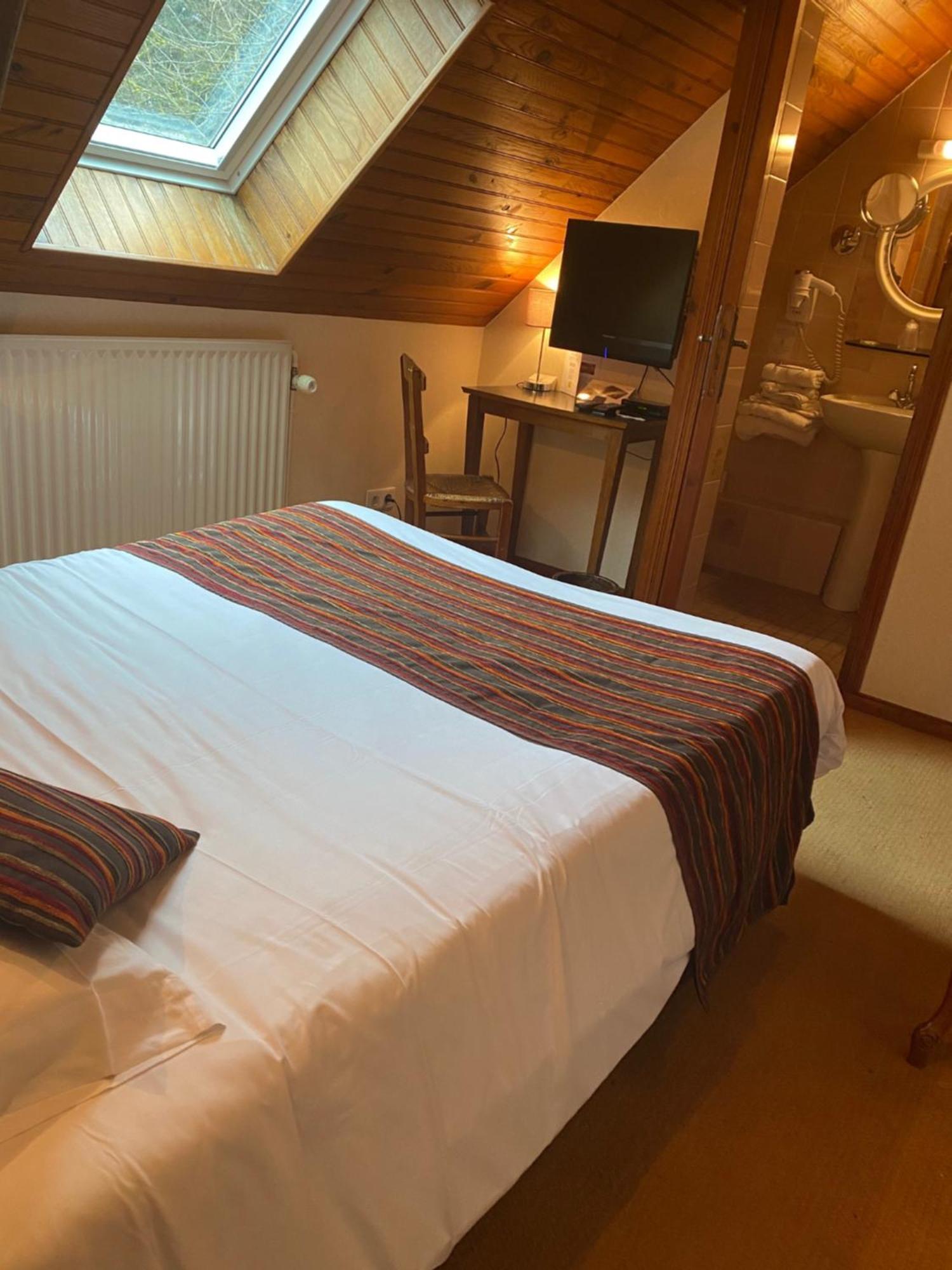 Logis Hotels Restaurant Le Relais 쉬농스 외부 사진