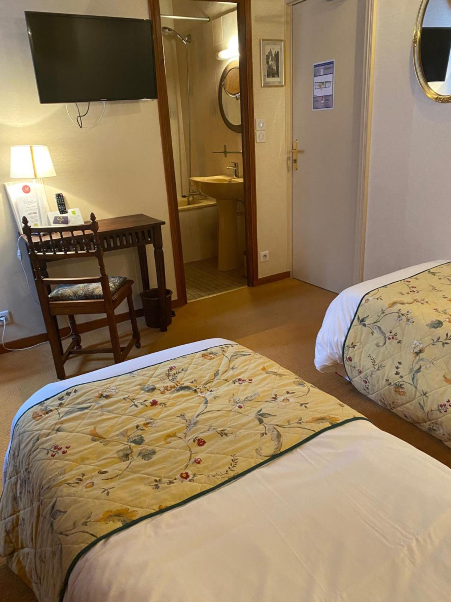 Logis Hotels Restaurant Le Relais 쉬농스 외부 사진