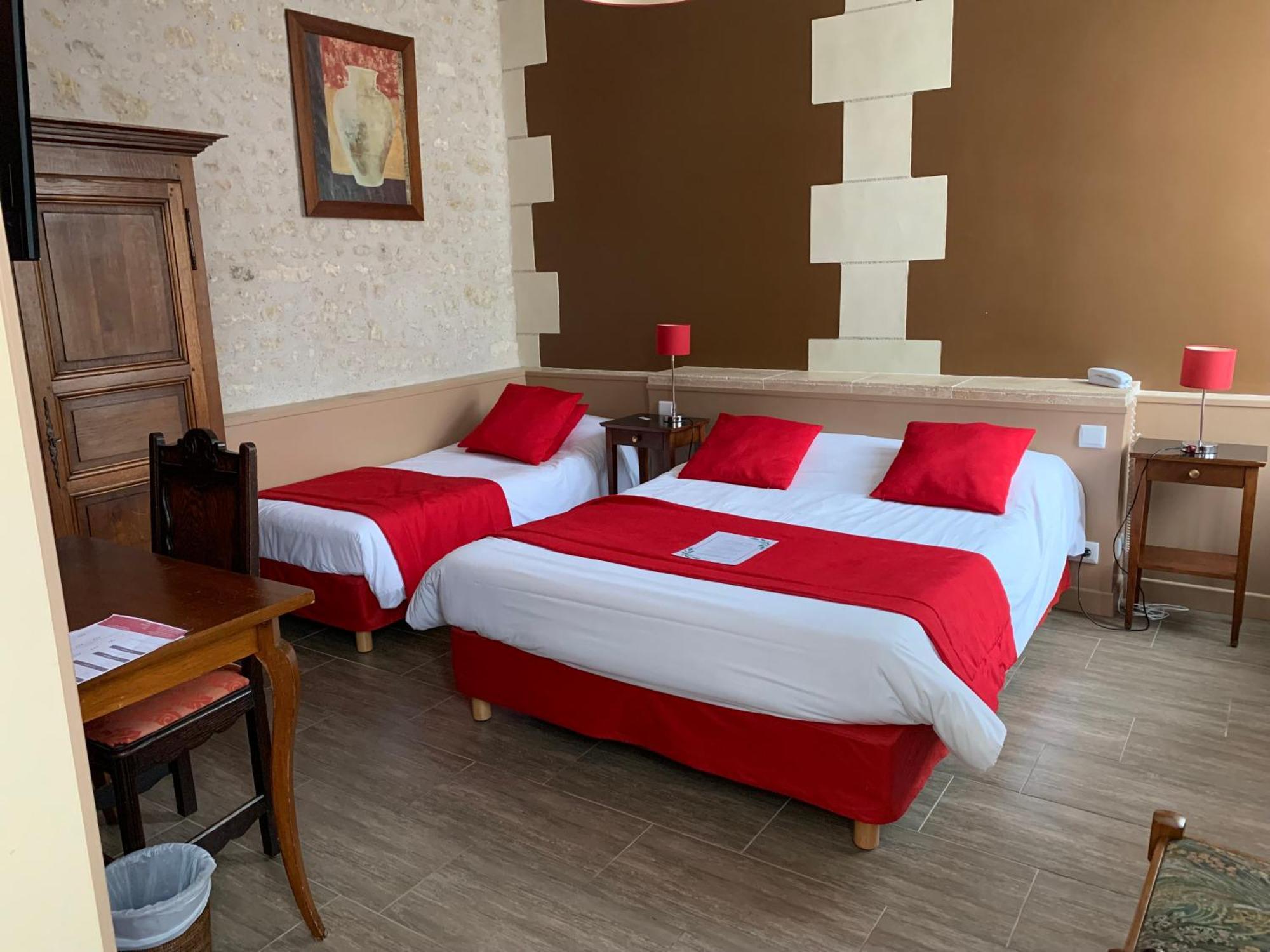 Logis Hotels Restaurant Le Relais 쉬농스 외부 사진