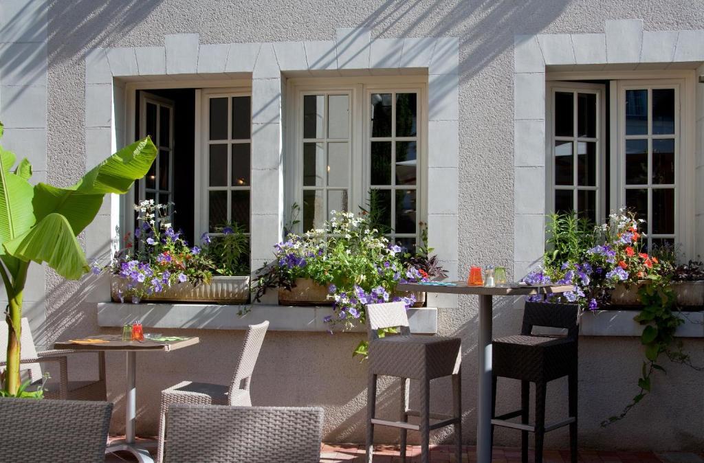 Logis Hotels Restaurant Le Relais 쉬농스 외부 사진